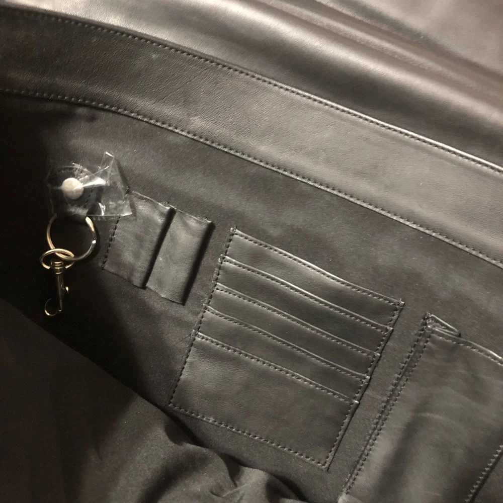 LEVENGER BREIF CASE NEW WITHOUT TAGS